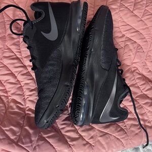 Nike Men's Black and Gray Athletic Shoes